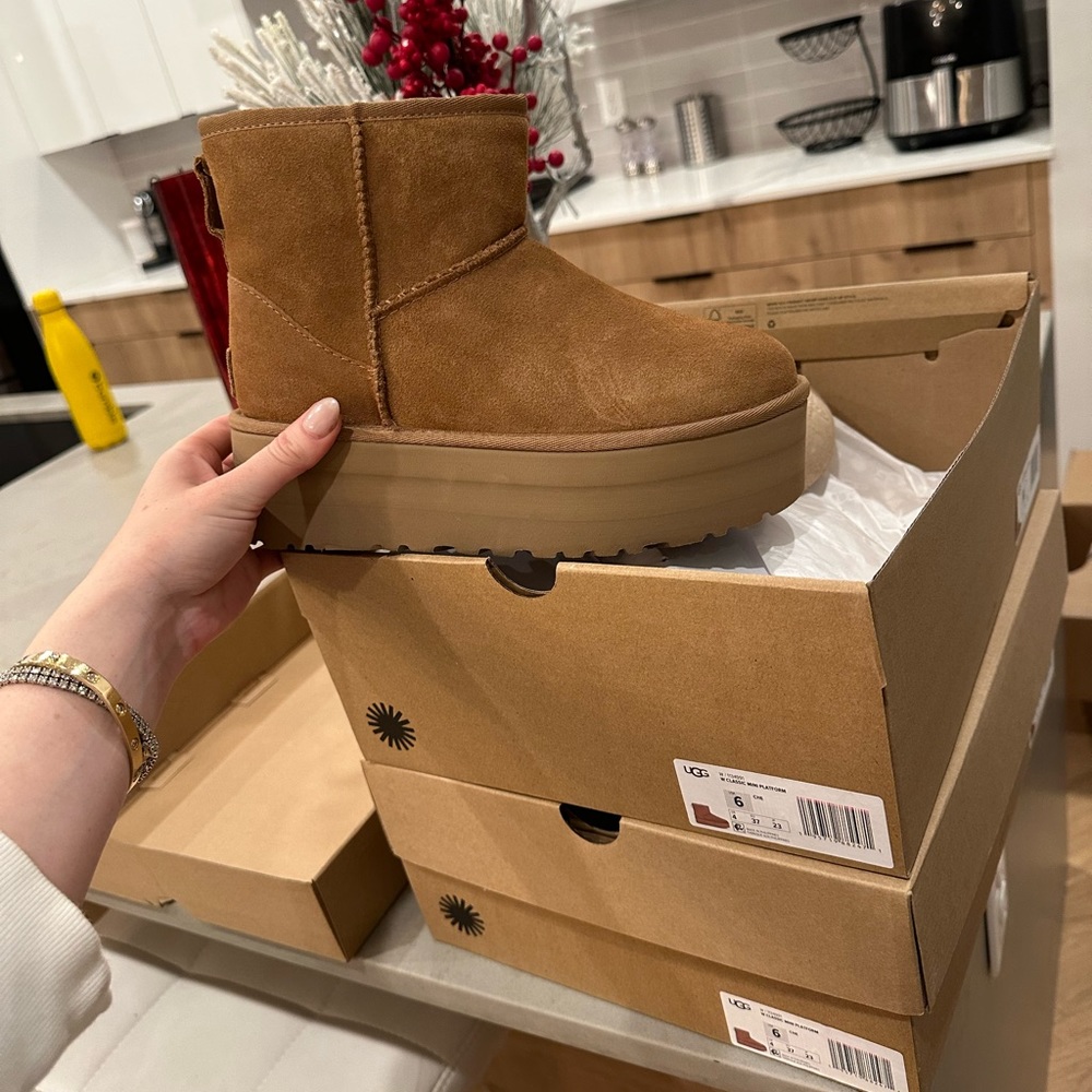 Authentic UGG Classic Mini Platform Chestnut W6 - NEW with BOX
